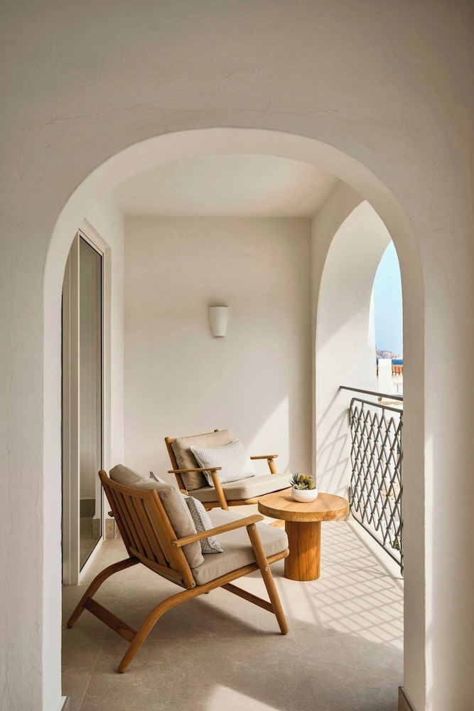 Studio Suite, 1 King Bed, Balcony photo 3