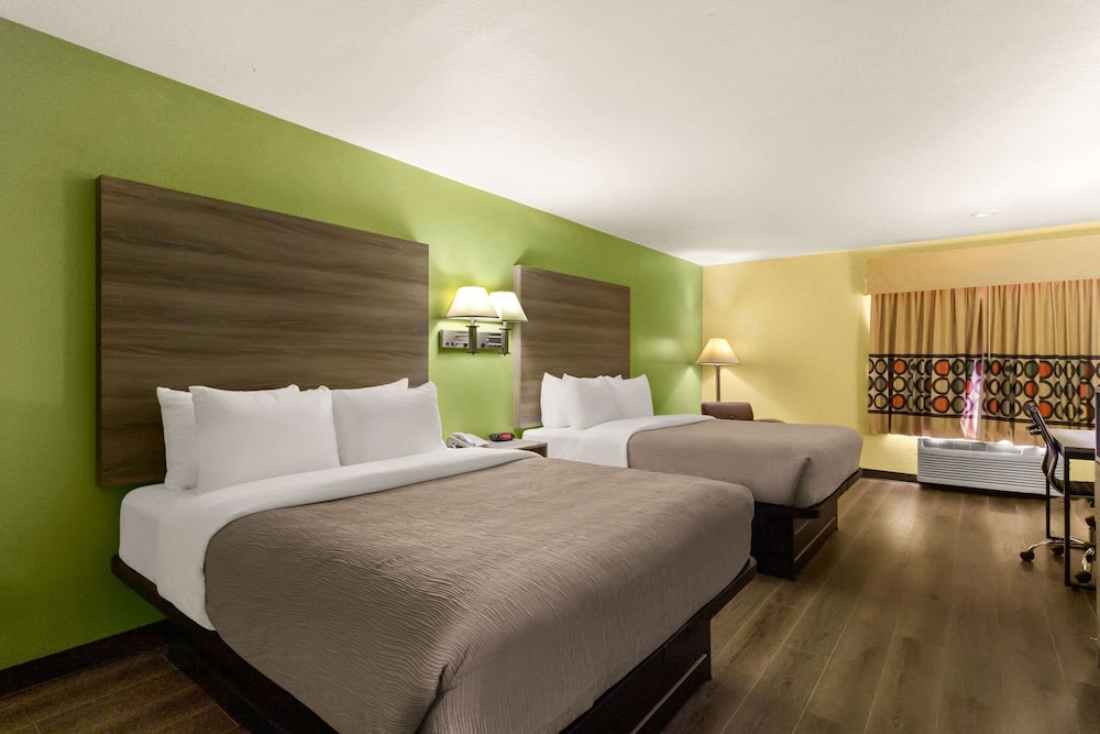 Standard Room, 2 Queen Beds, Non Smoking - Photo 1