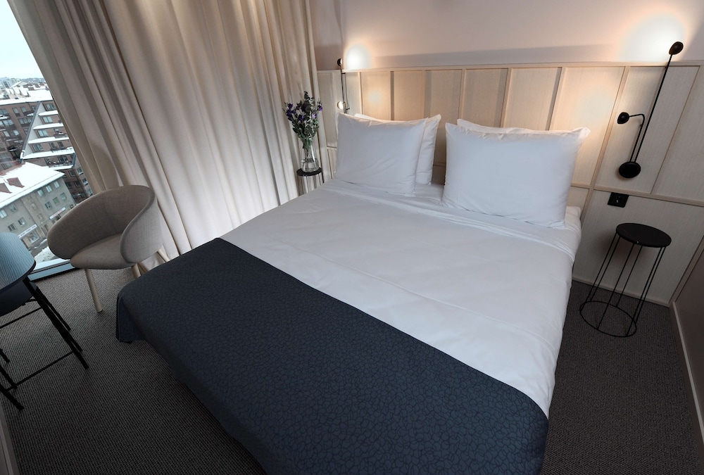 Standard Room, 1 King Bed, Non Smoking photo 3