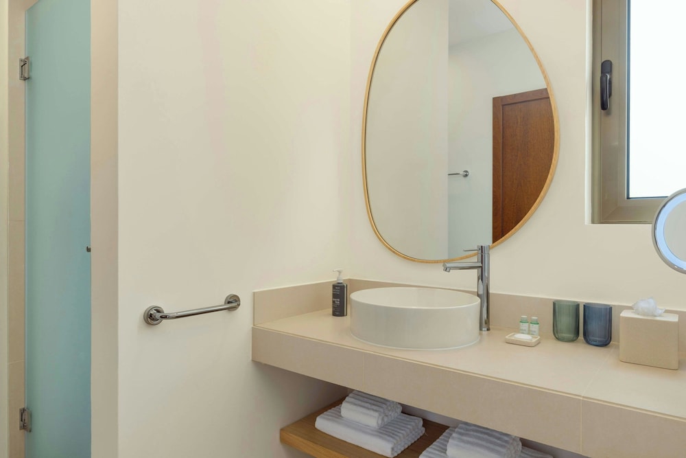Suite, 3 Bedrooms, Balcony, Resort View - Photo 11