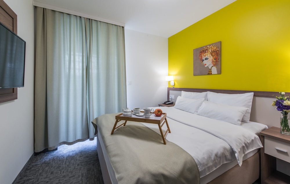 Suite, 1 Bedroom, Terrace - Photo 6