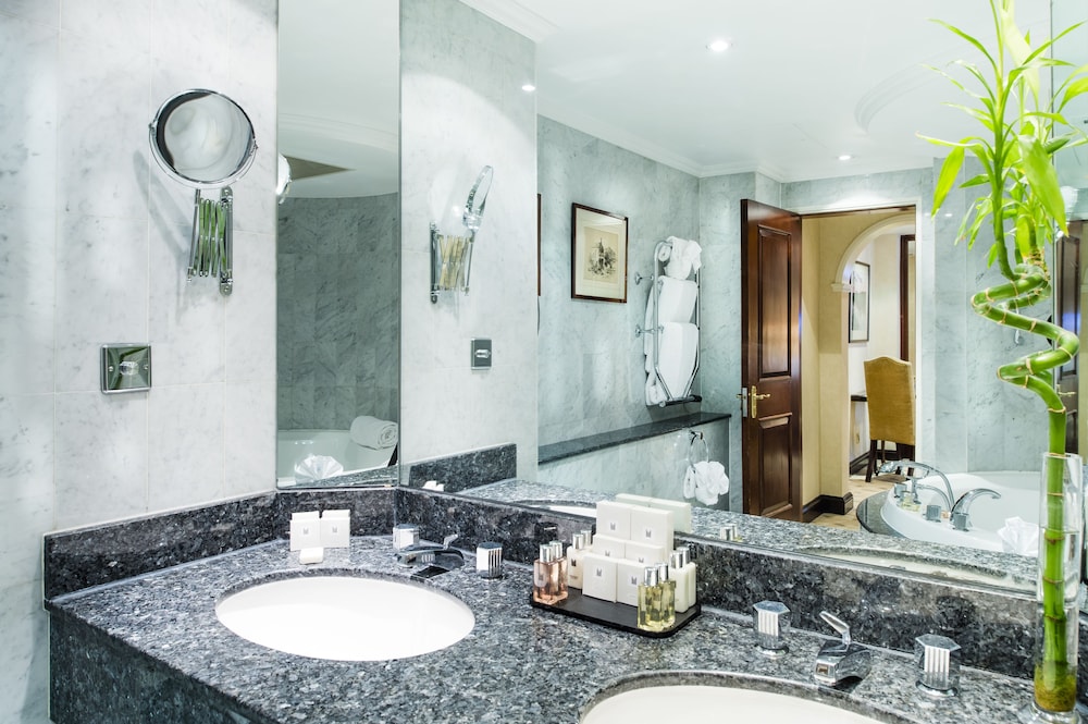 Luxury Suite photo 2
