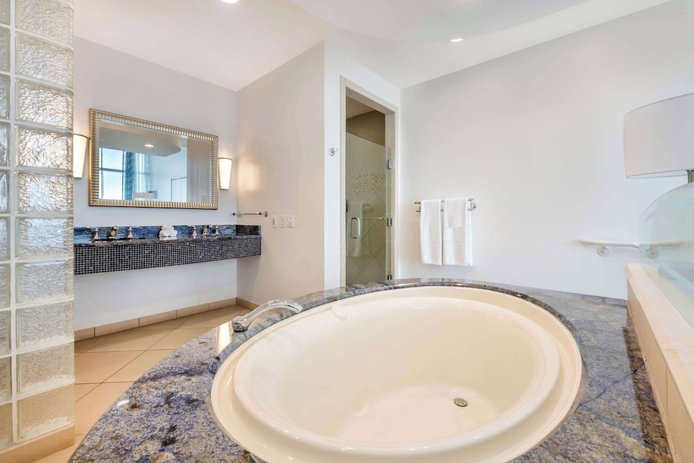 1 BEDROOM OCEAN VW KG PREMIER SUITE W/BALCONY, photo 6