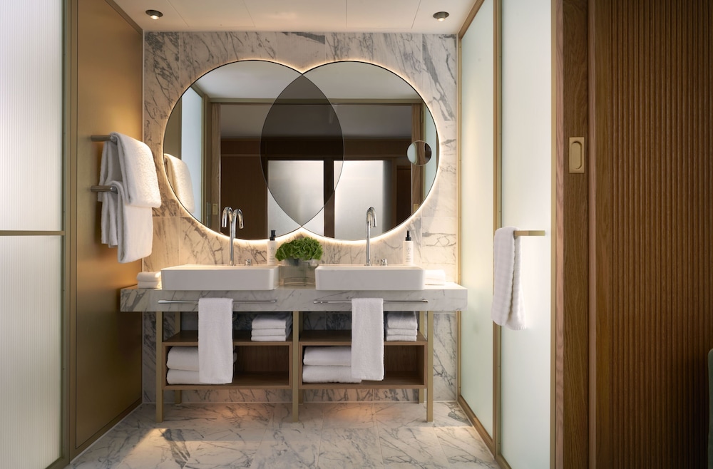 Two Bedroom Executive Room thumbnail 5