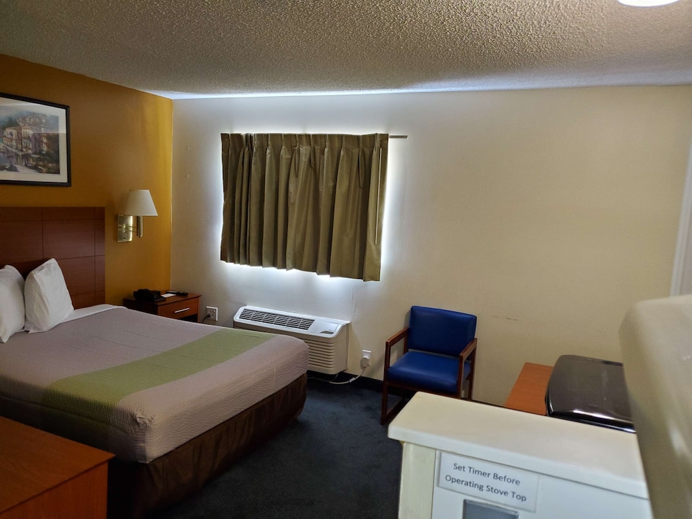 Deluxe Room, 1 Queen Bed, Non Smoking, Kitchenette - Photo 8