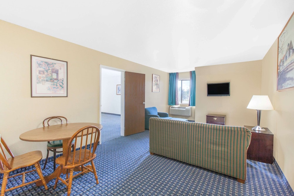 Room, 2 Queen Beds, Non Smoking (Efficiency) photo 3
