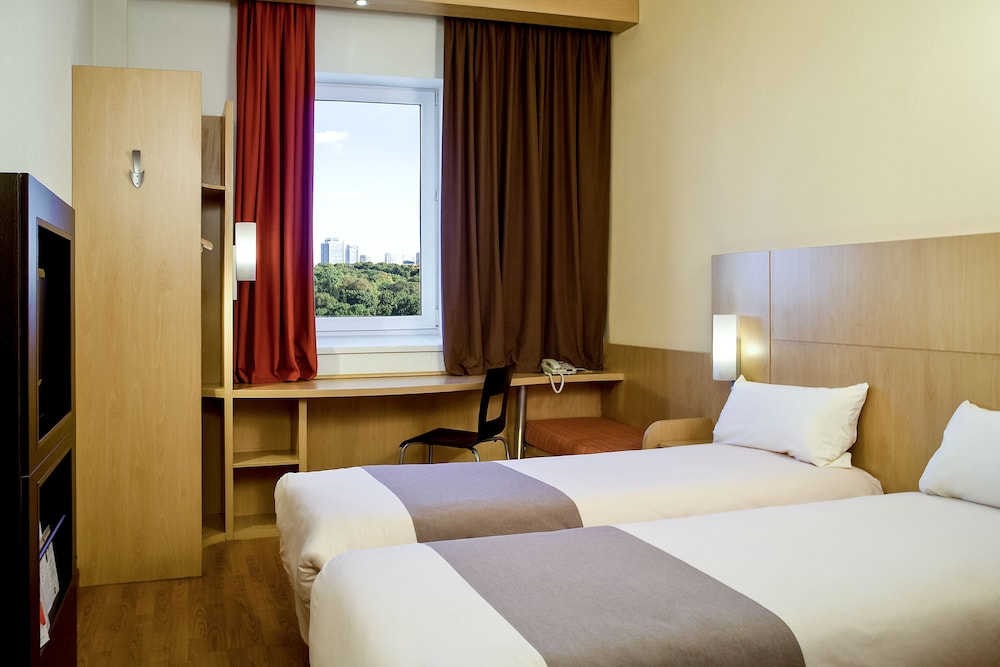 Standard Room, 2 Twin Beds photo 3