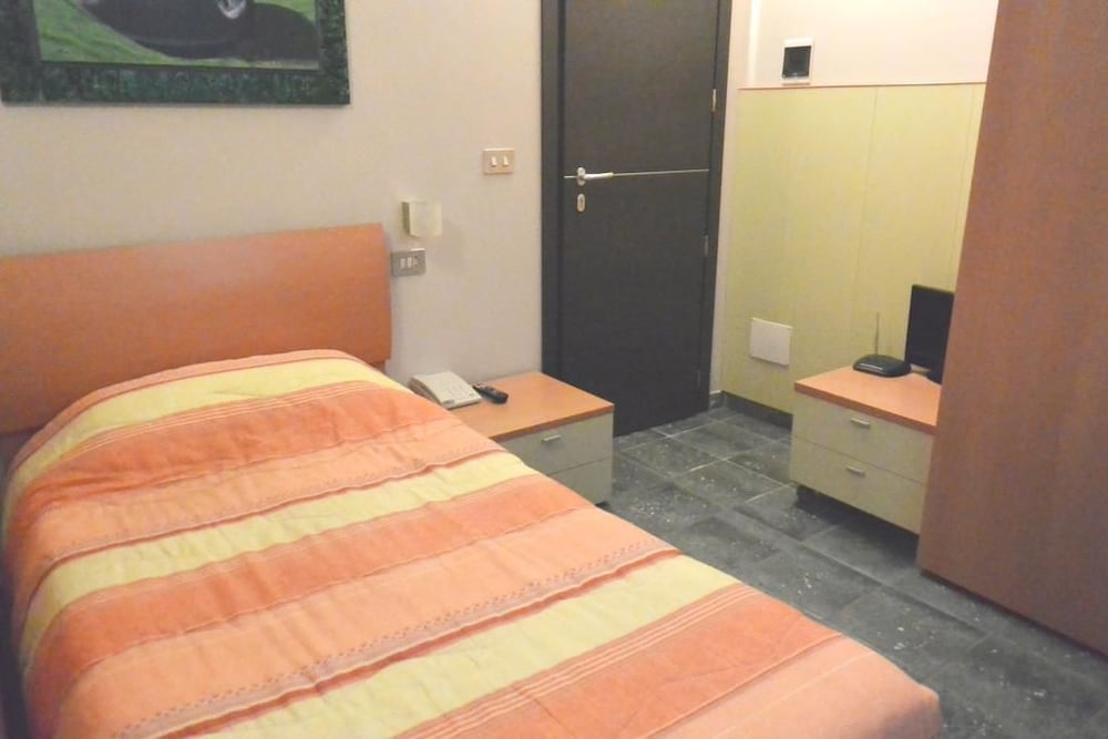 Single Room photo 2