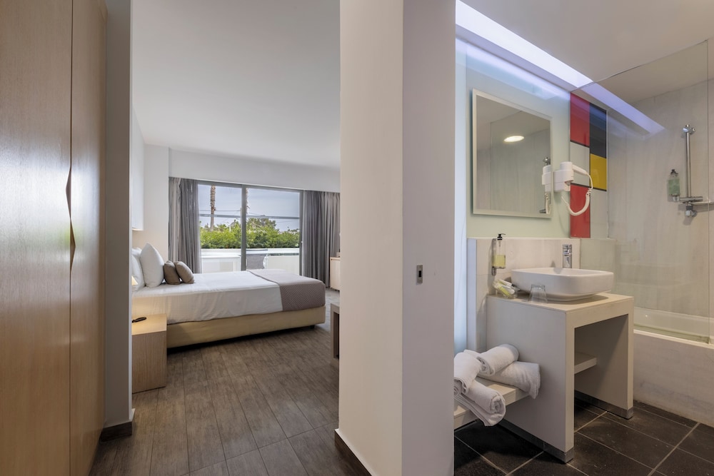 Standard Double or Twin Room, Garden View photo 2