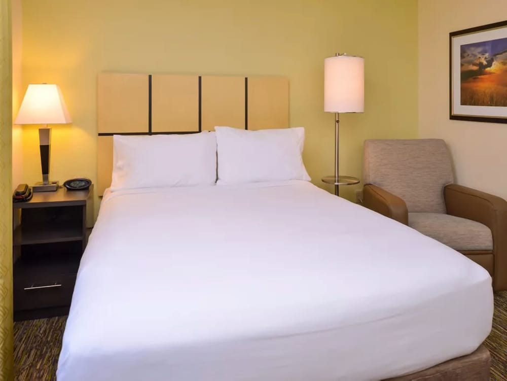 Studio Suite, 1 Queen Bed, Kitchen photo 1