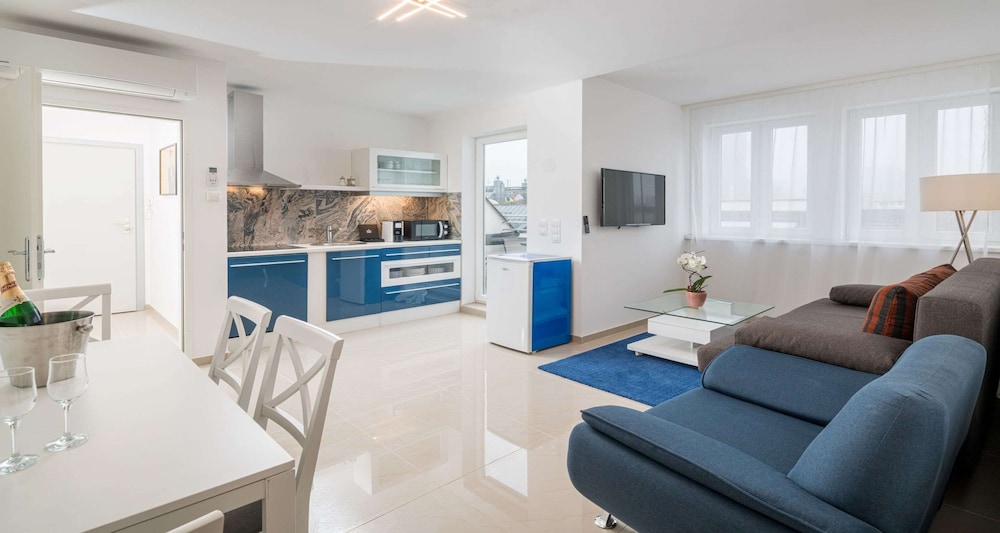 Family Suite, Multiple Beds, Kitchen (Living Room;with Sofabed) photo 1