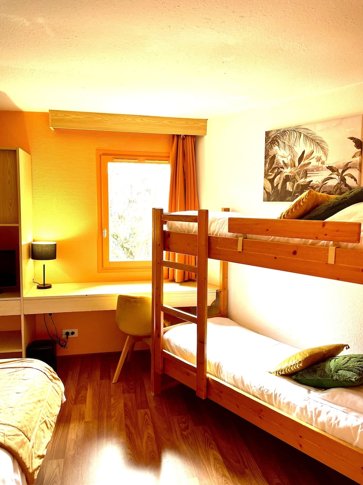 Room, 3 Bedrooms, Non Smoking, Shared Bathroom photo 1