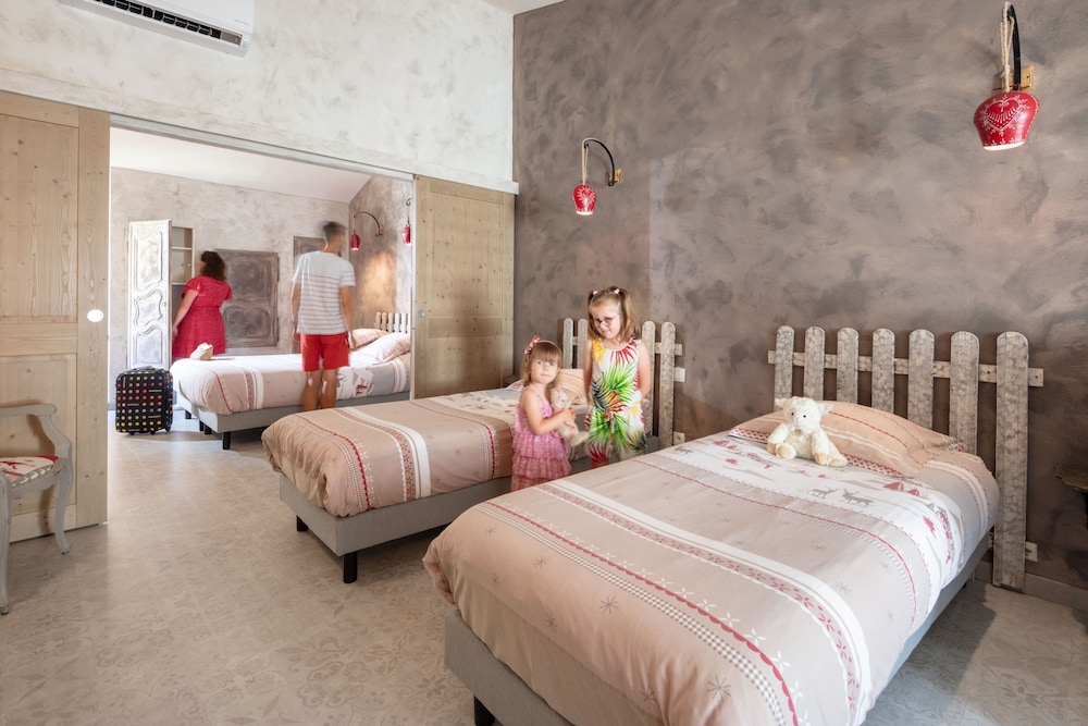 Canigou Family Room photo 2