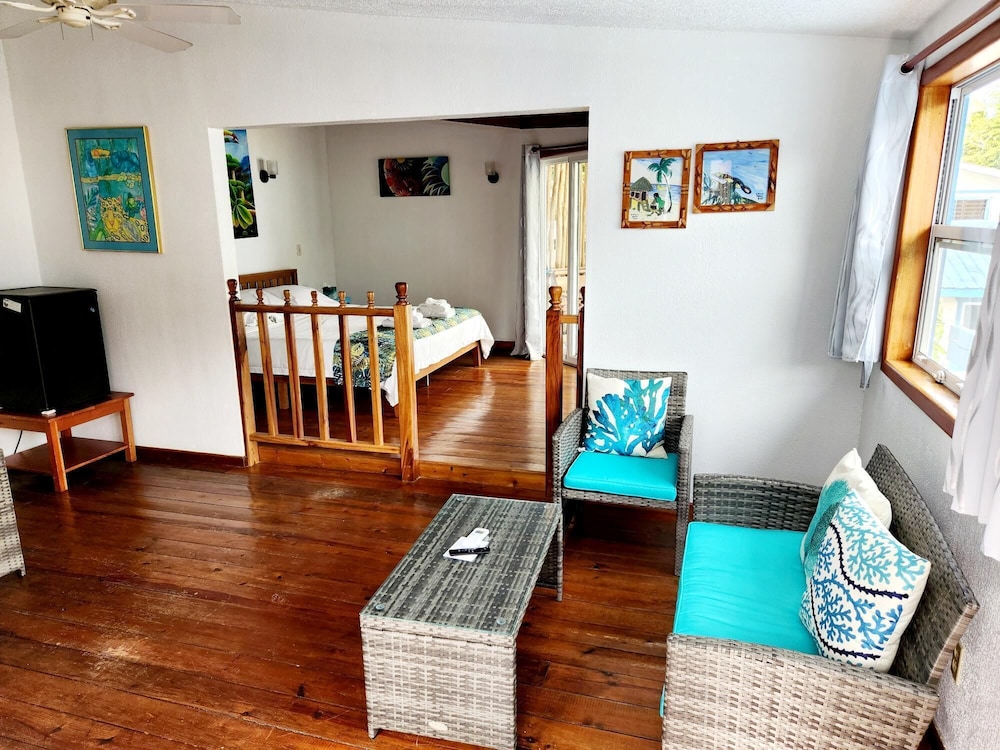 Standard Room, 1 King Bed, Balcony, Beach View photo 1