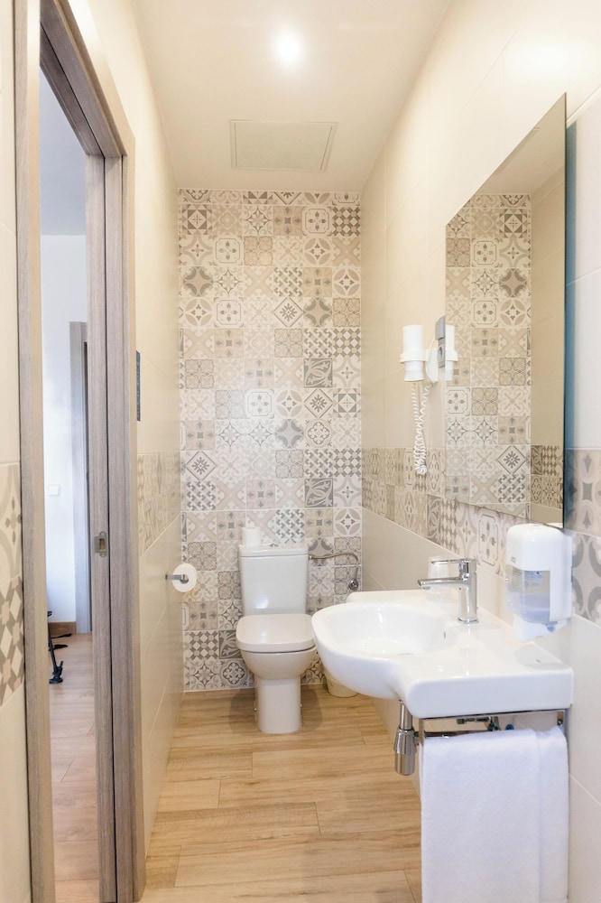 Family Quadruple Room (2 adults + 2 children)