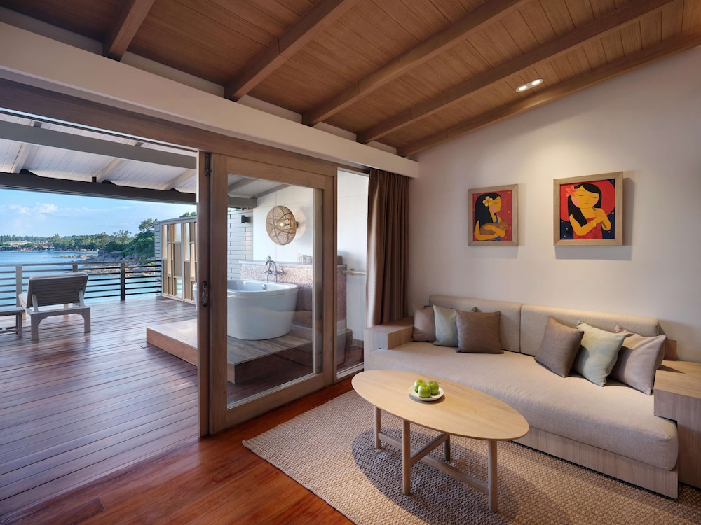 Seafront Suite