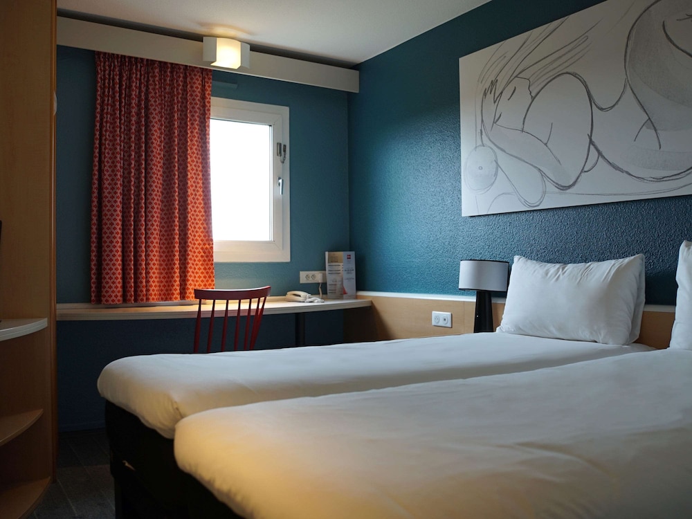 Standard Twin Room, 2 Twin Beds - Photo 2