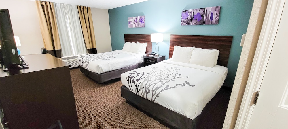 Standard Room, 2 Queen Beds, Non Smoking - Photo 2