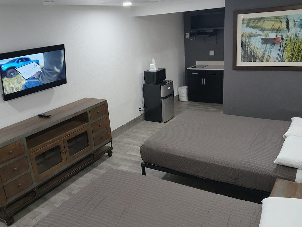 Room, 2 Queen Beds, Non Smoking (Efficiency) - Photo 2
