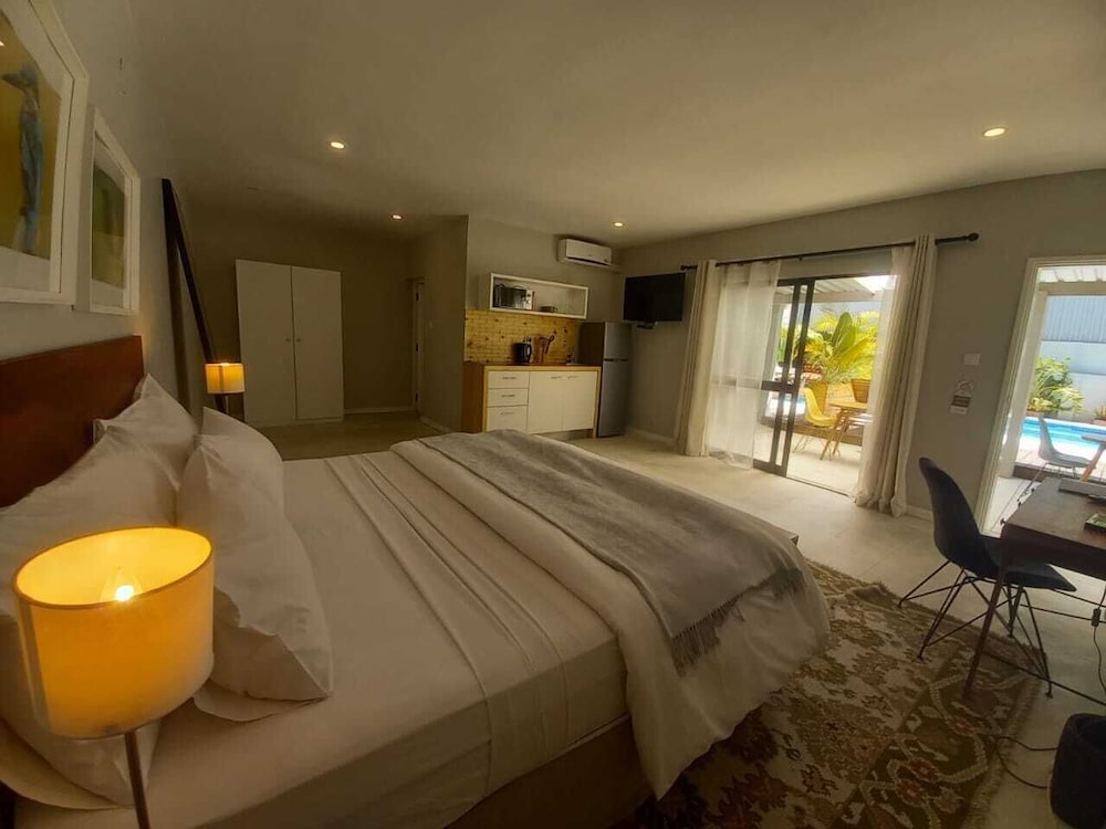 Studio Suite, Pool View photo 2
