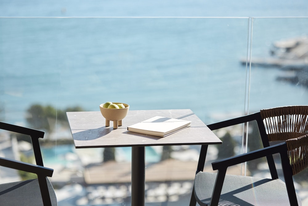 Deluxe Room with Sea View
