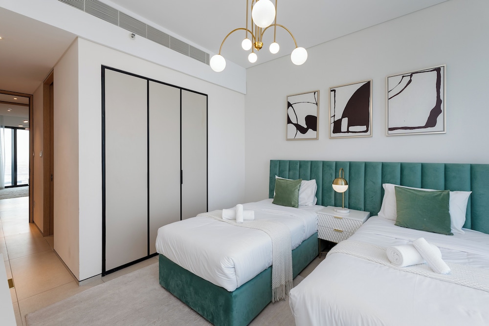 Premier Apartment, 3 Bedrooms, Sea View photo 2