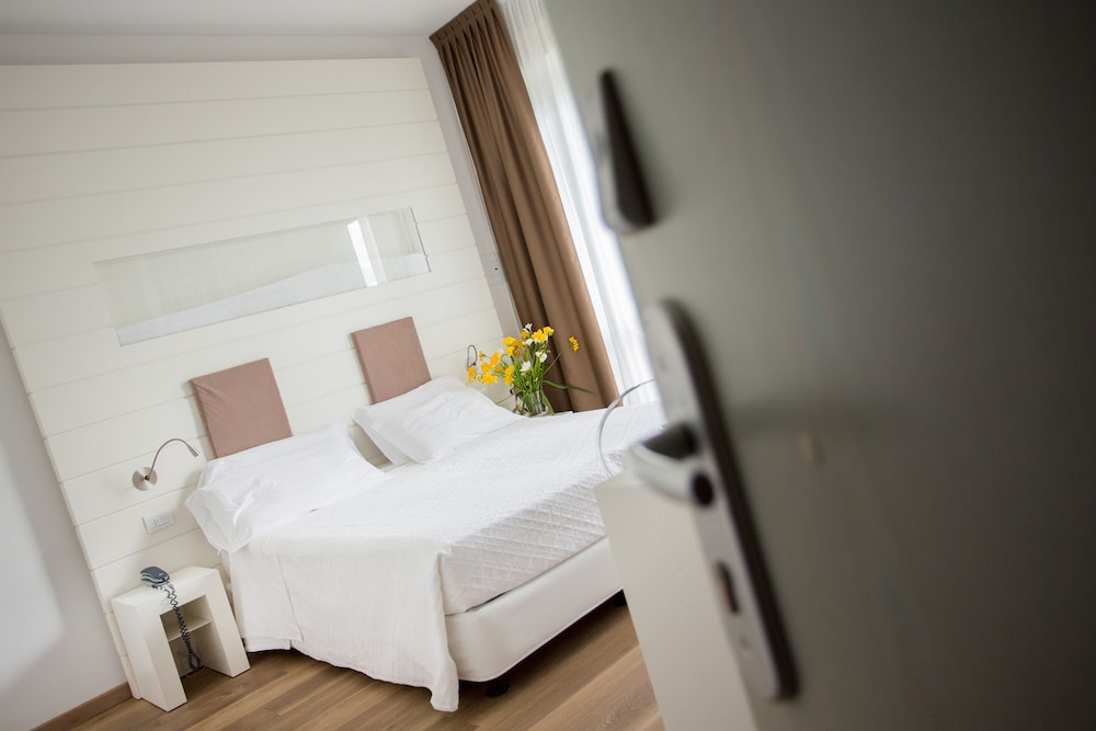 Superior Triple Room photo 2