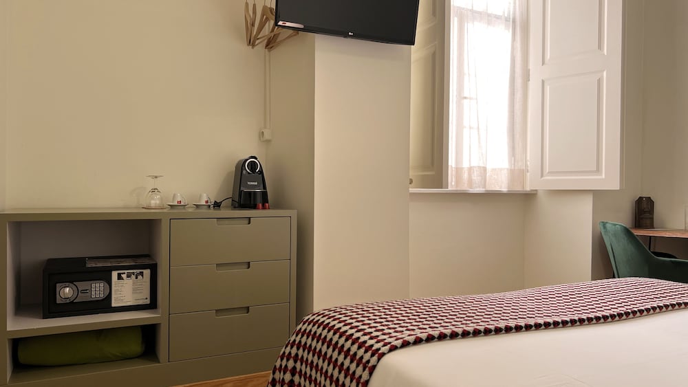 Double Room - Photo 9