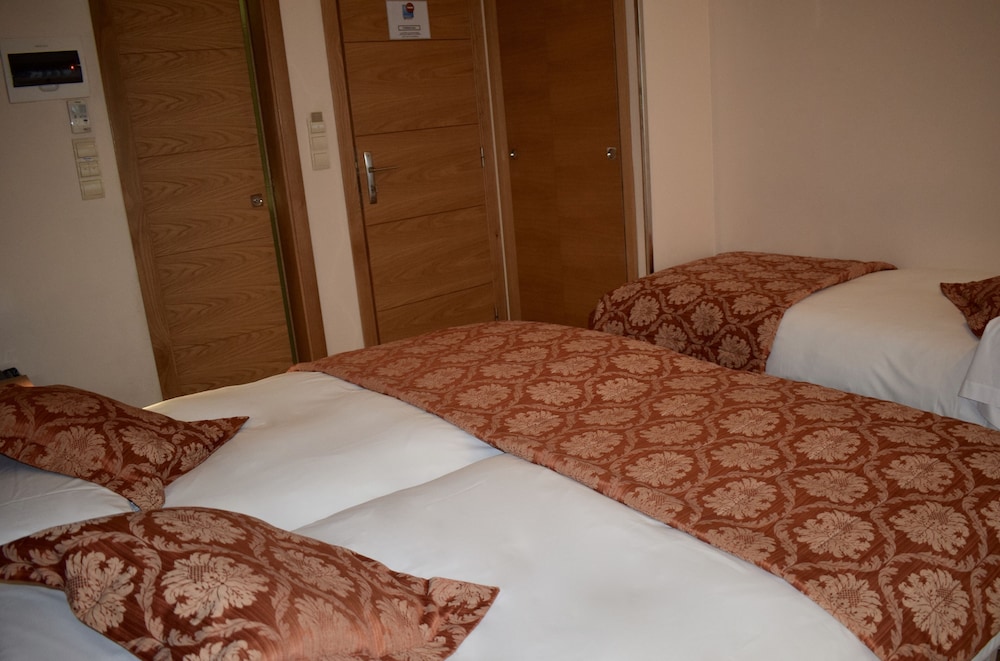 Standard Triple Room - Photo 3