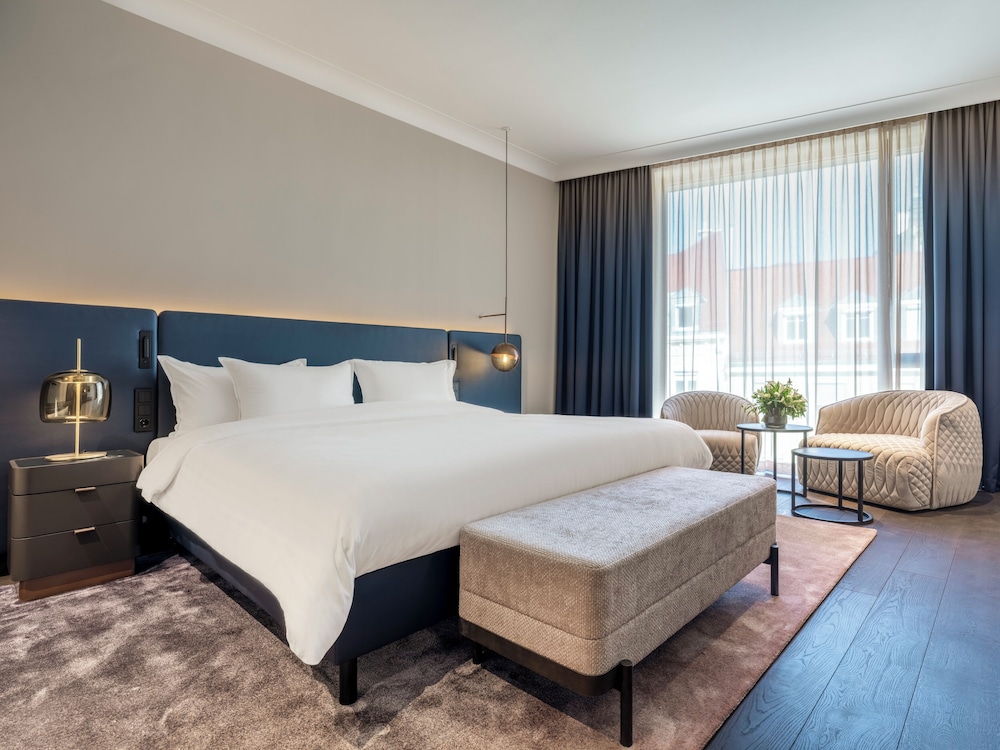 Deluxe Room (Grand)
