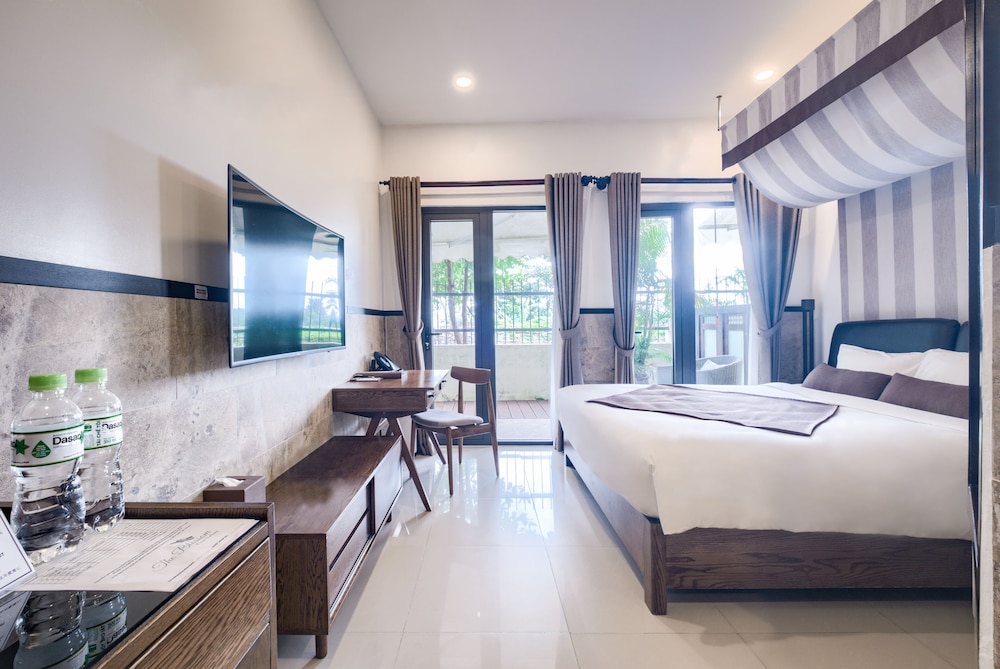 Superior King Garden & River View - Onsen, Sauna, Steam Sauna Inclusive