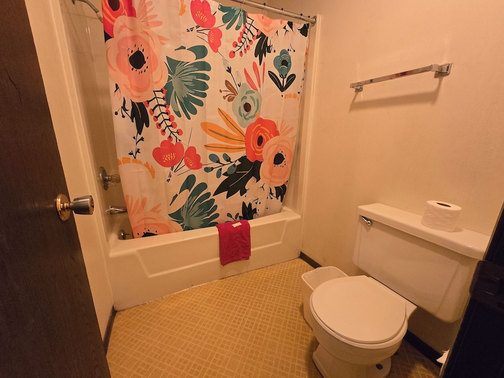 Room, 2 Queen Beds, Non Smoking - Photo 13