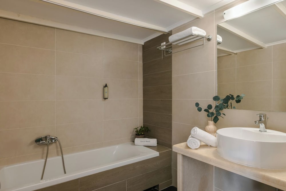Double or Twin Room, Garden View - Photo 7