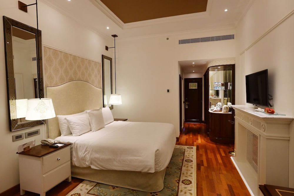 Room, 1 Queen Bed, Smoking, Tower - Photo 8