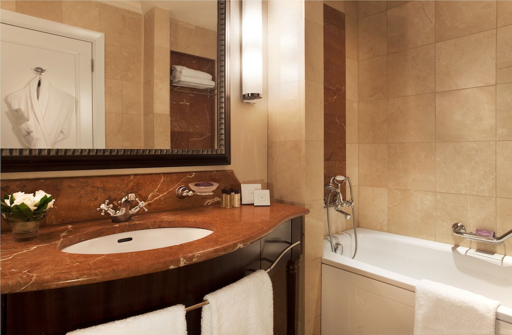Executive Room (with Spa and Executive Club Access) thumbnail 5