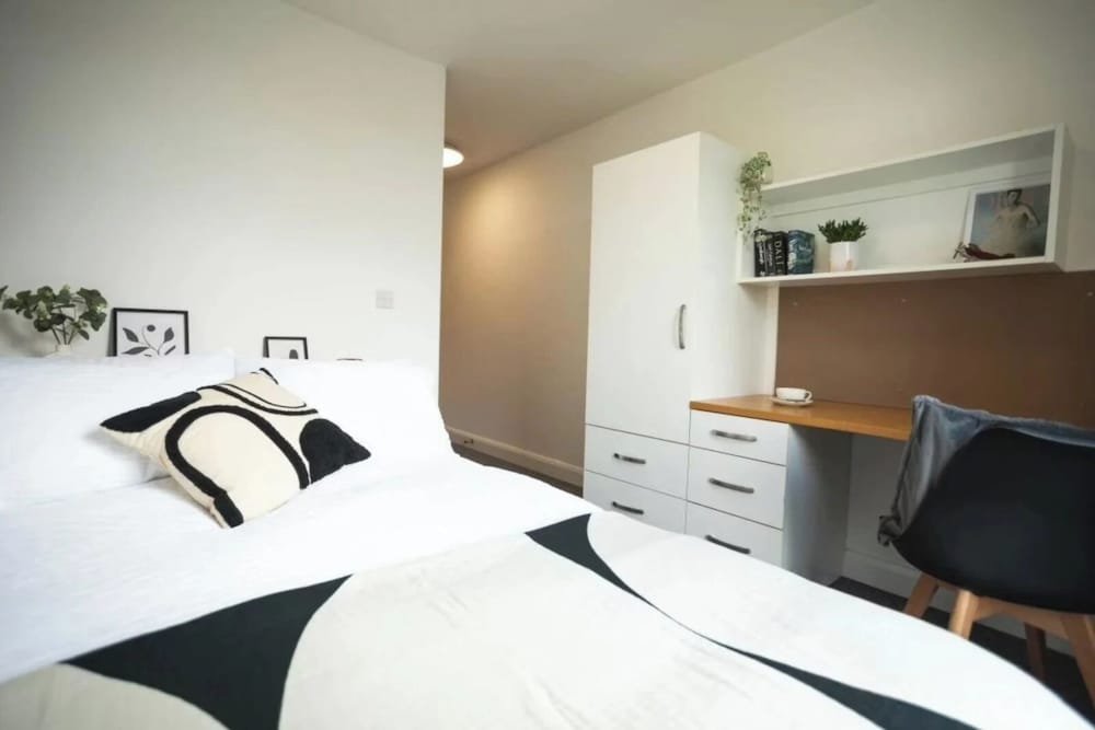 Apartment, 4 Bedrooms, Non Smoking photo 2
