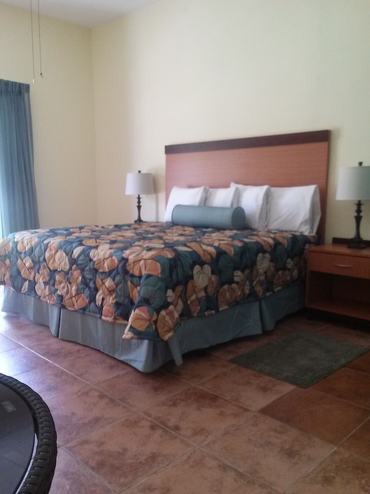 Standard Room, 1 King Bed photo 2
