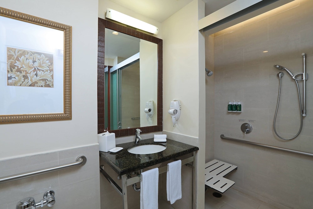 Standard Room, 1 King Bed, City View - Photo 7