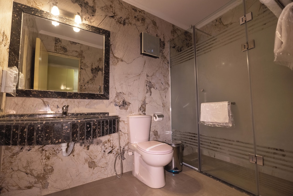 Standard Double Or Twin Room - Photo 15