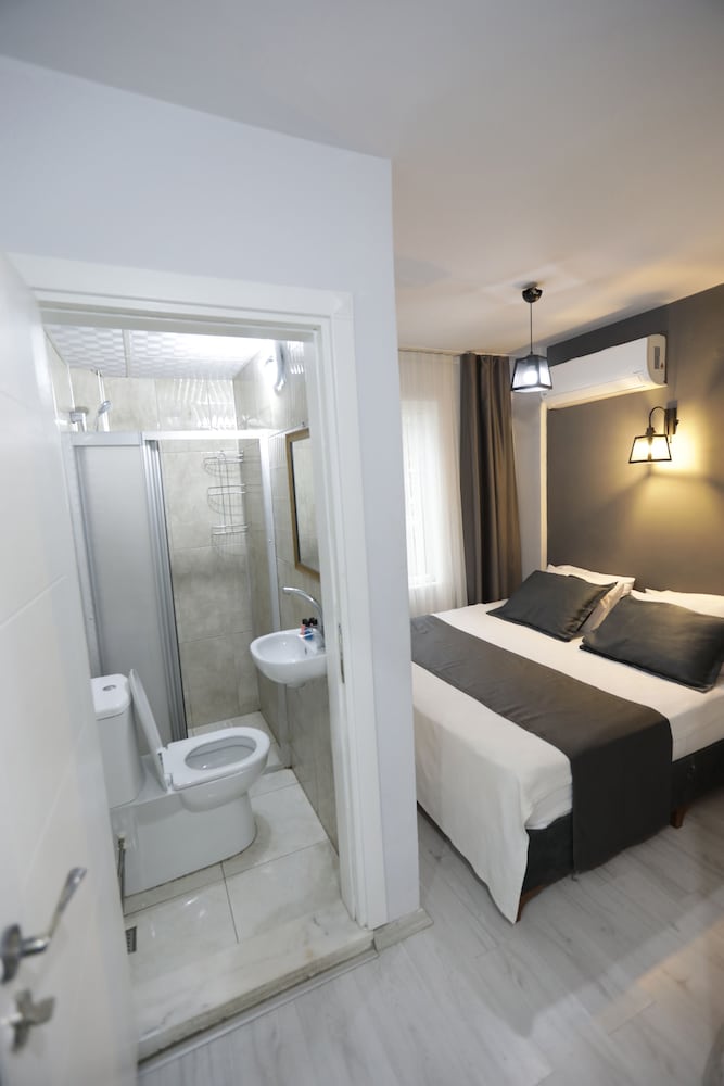 Standard Room photo 2