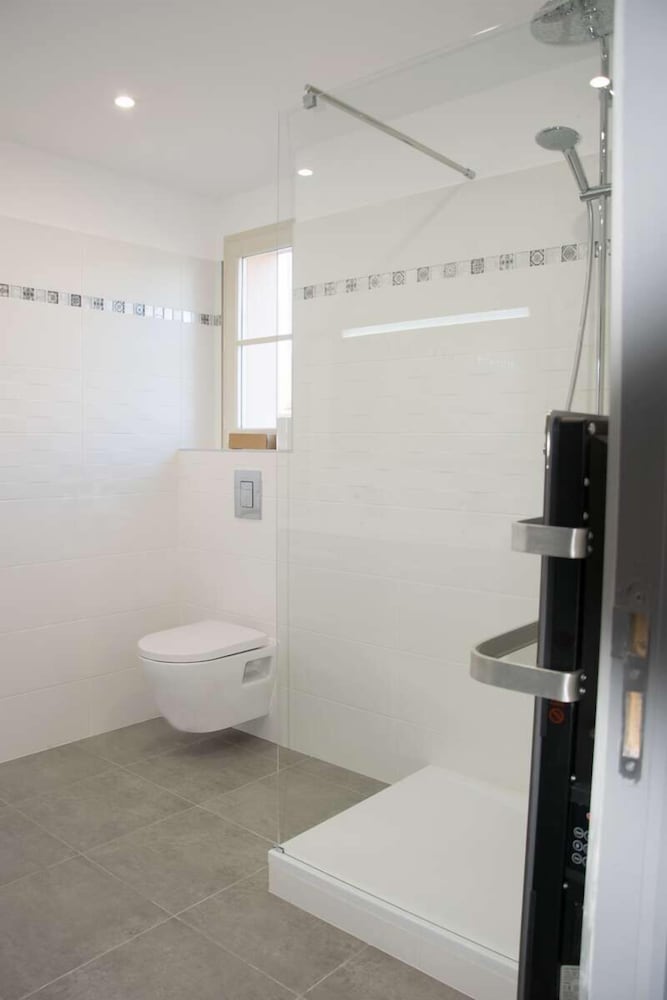 Double Room, with rolloway bed (Bel Air) photo 2