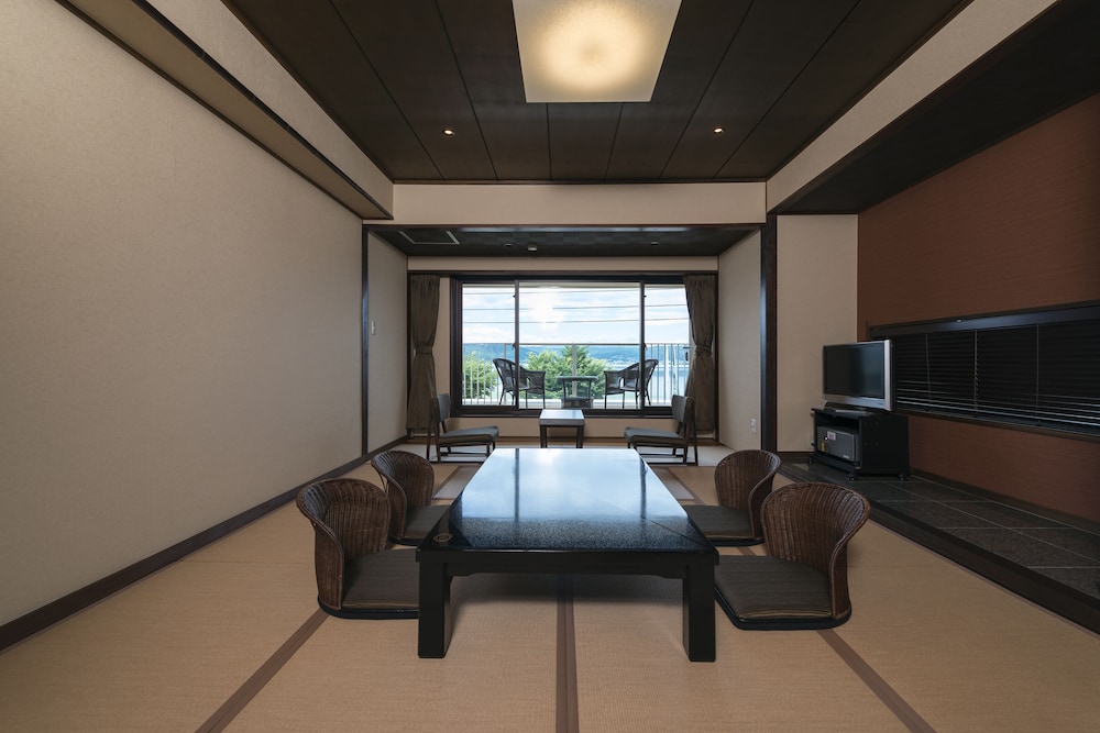Traditional Japanese Room with Terrace (10 tatami mats), Non Smoking, Lake View photo 2