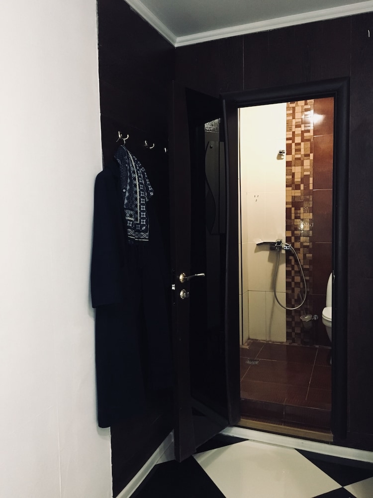 Basic Twin Room, No Windows photo 3