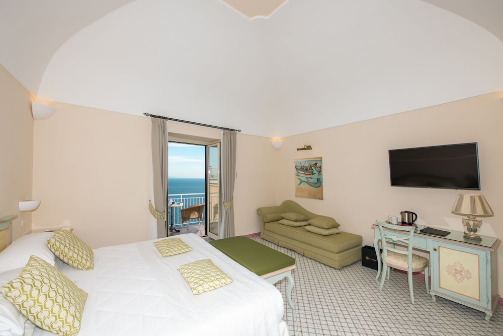Deluxe Double or Twin Room, Sea View - Photo 5