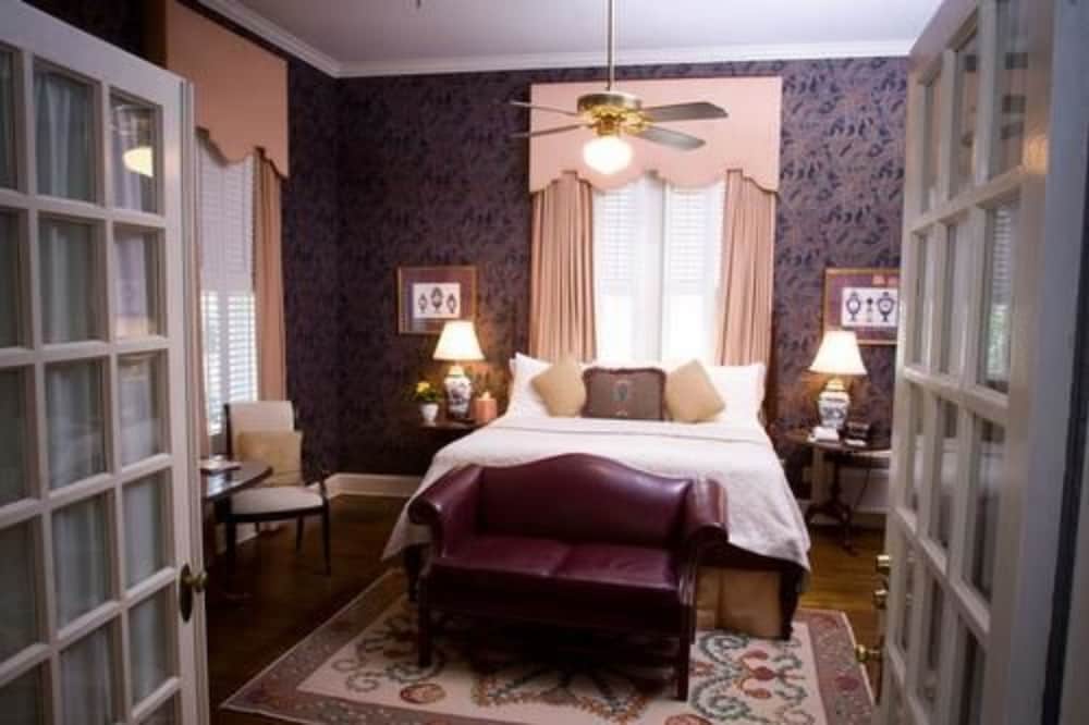 Douglass Room photo 1