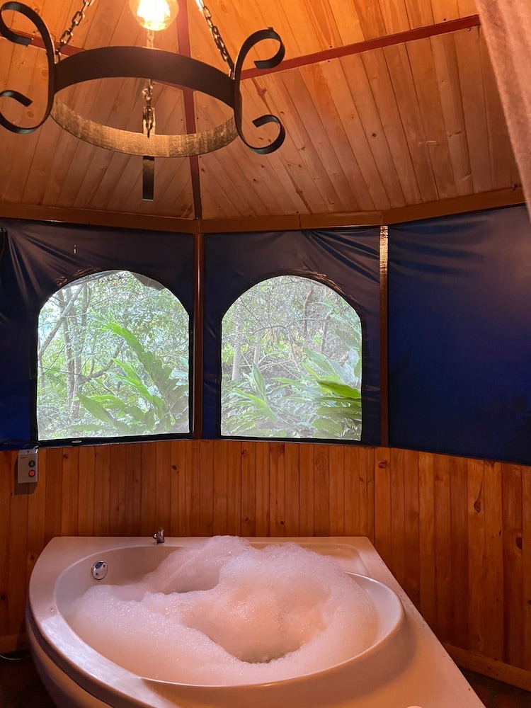 Romantic Room, 1 Double Bed, Hot Tub, River View photo 2