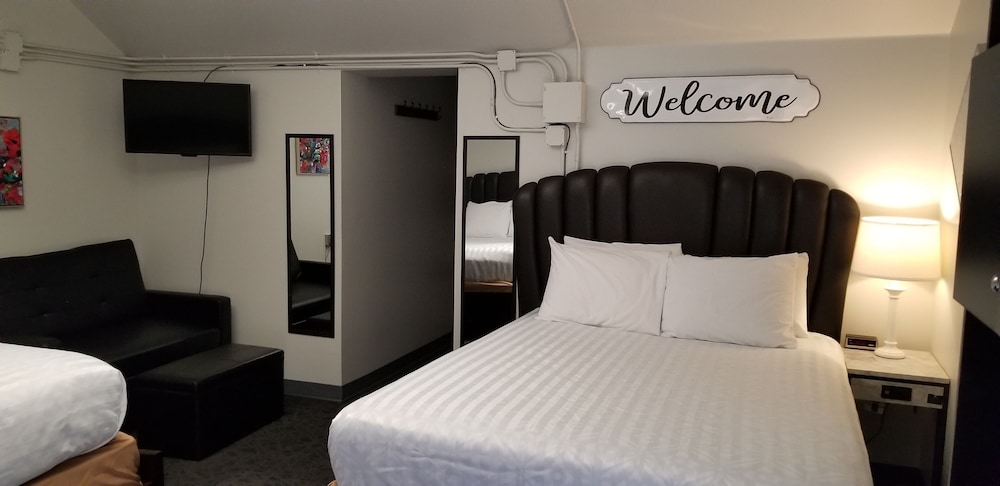 Room, Multiple Beds, Refrigerator & Microwave