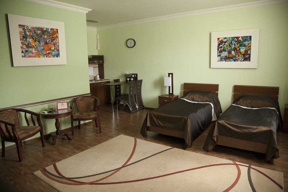 Comfort Studio, Multiple Beds photo 3