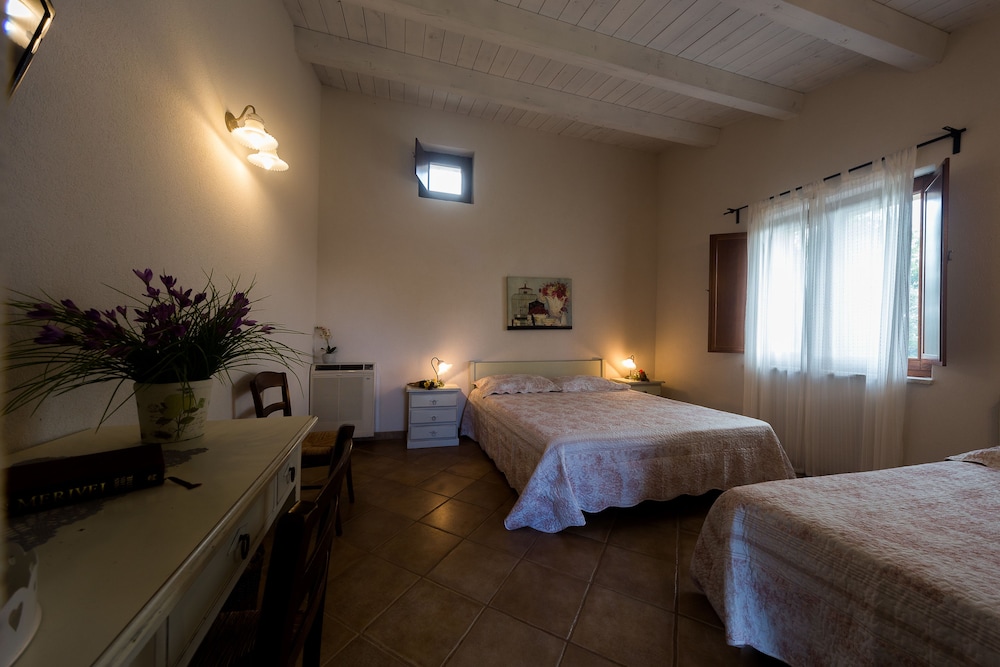 Standard Triple Room, Private Bathroom, Garden Area photo 1