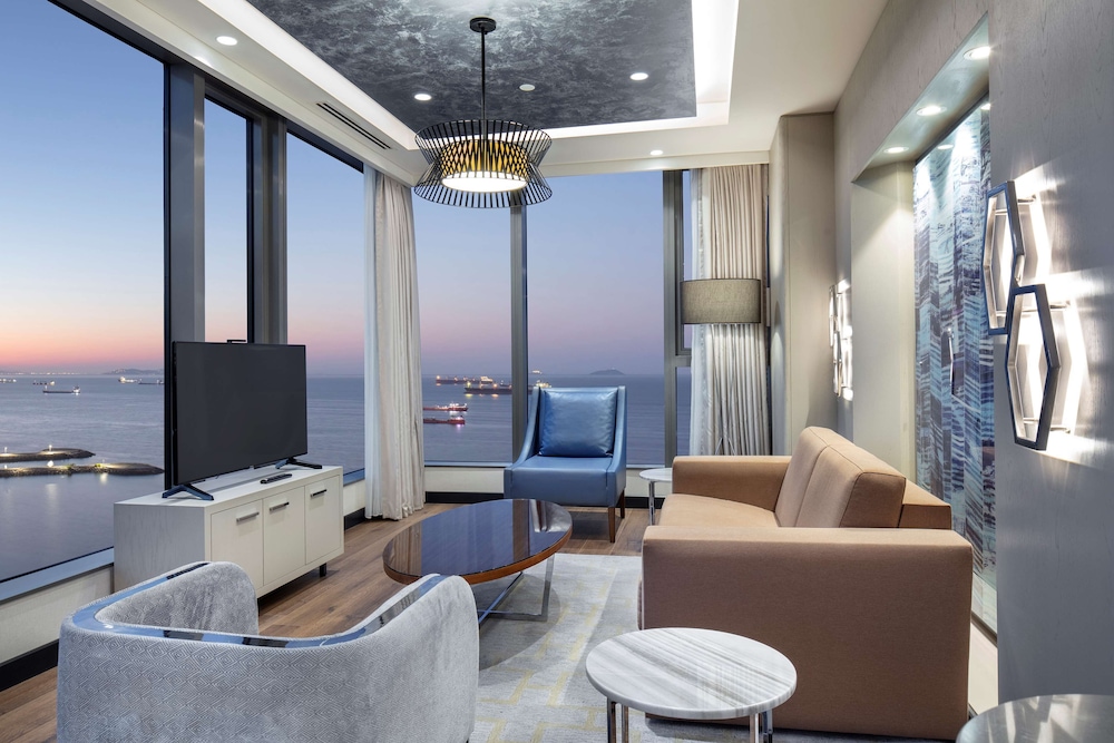 Grand Family Suite with Sea View